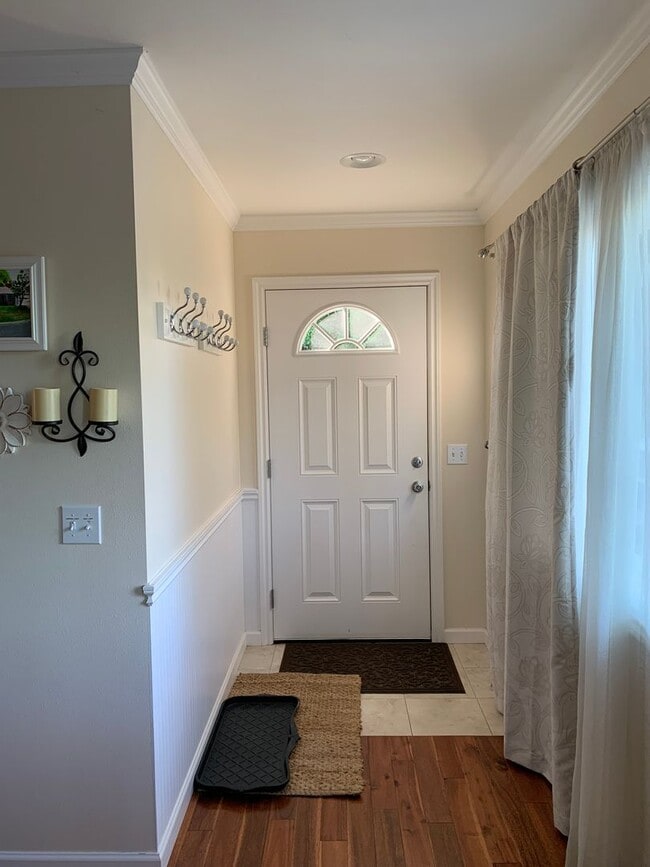 Building Photo - Spacious 3–4 Bedroom Rambler with Private Studio & Mount Baker Views