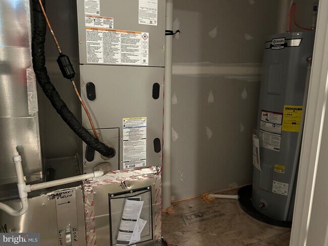 Building Photo - 140 Wappinger Ter