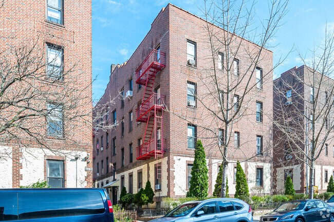 Building Photo - 14441 Roosevelt Ave