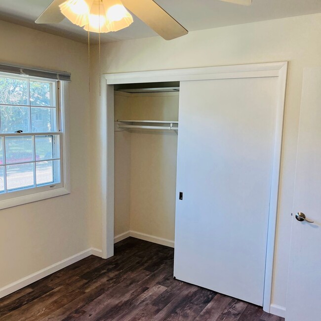 Building Photo - Beautifully remodeled 3 bedroom, 2 bath duplex in Royal Oaks Neighborhood