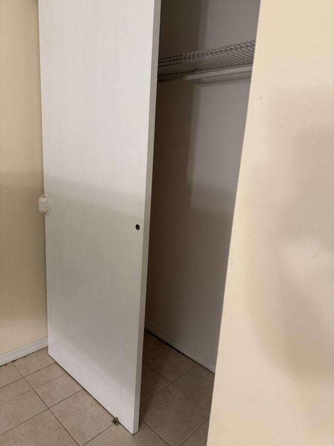 Building Photo - 1548 Islip Ave