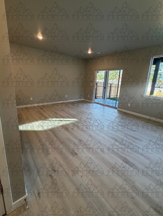 Building Photo - 1st MONTH FREE - 3 BED 2.5 BATH NEW BUILD!