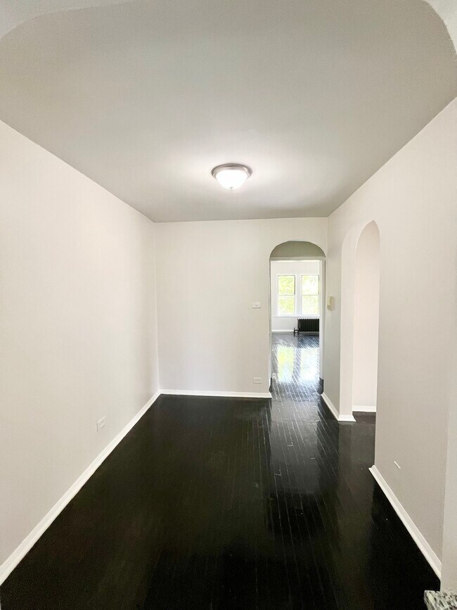 Building Photo - 948 N Kildare Ave