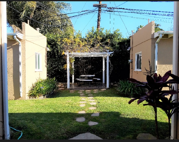 Building Photo - 2226 S Carmelina Ave