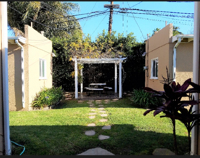 Building Photo - 2226 S Carmelina Ave