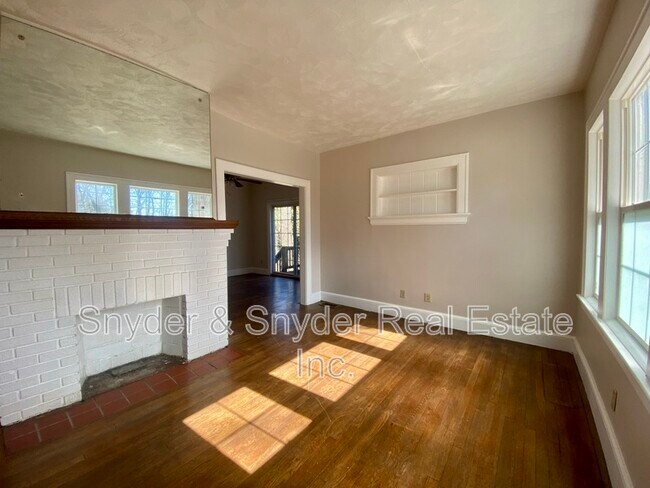 Building Photo - 623 Doris Ave