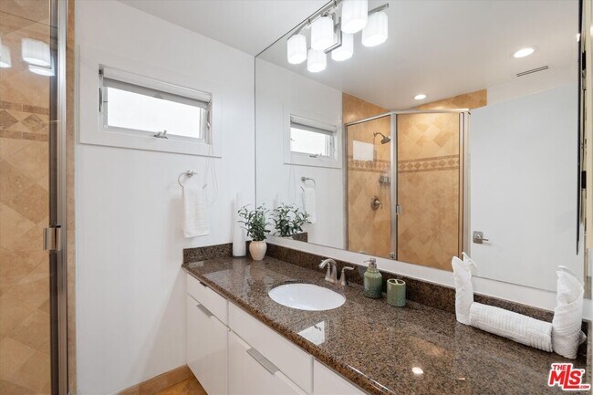 Building Photo - 6419 Ocean Front Walk