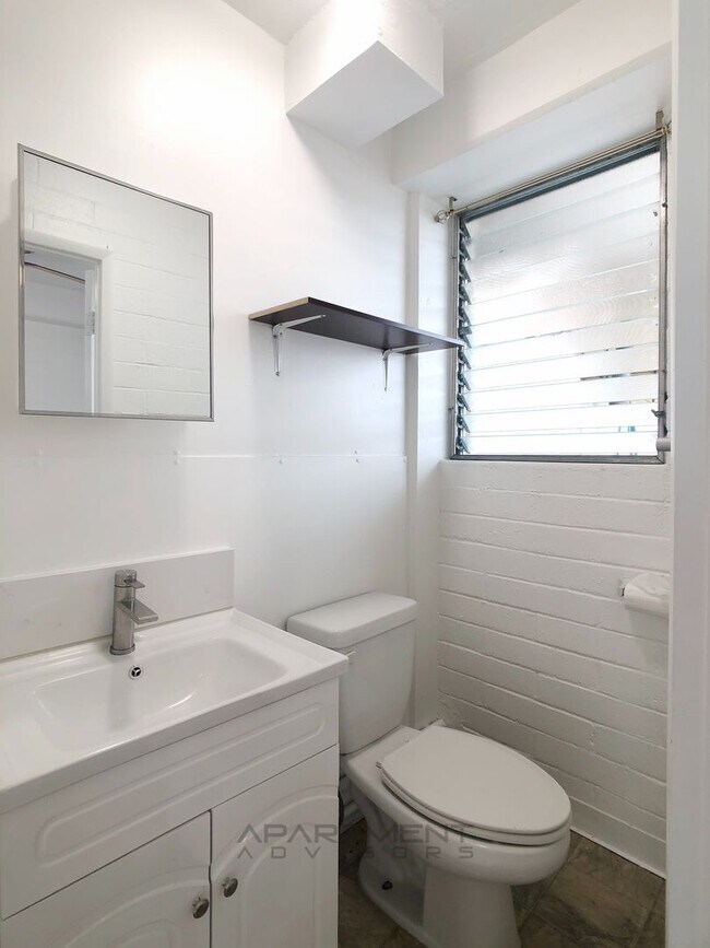 Building Photo - 264 Ka?iulani Ave