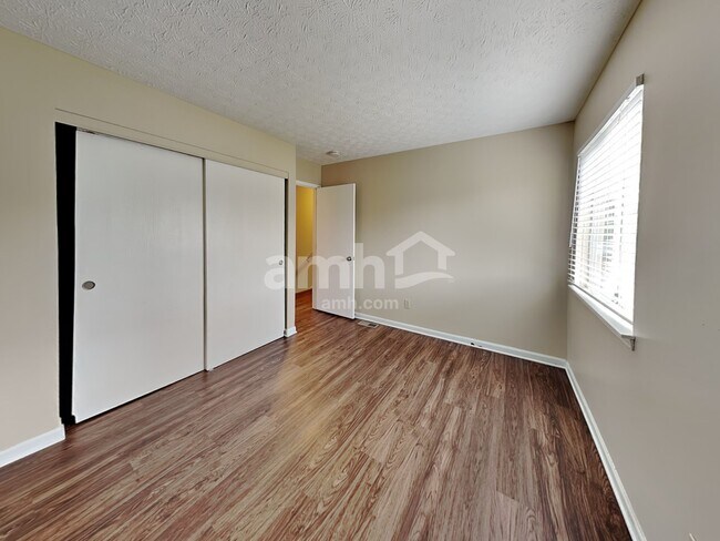 Building Photo - 3559 High Creek Dr