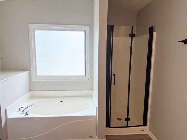 Building Photo - 2887 Montview Dr SW