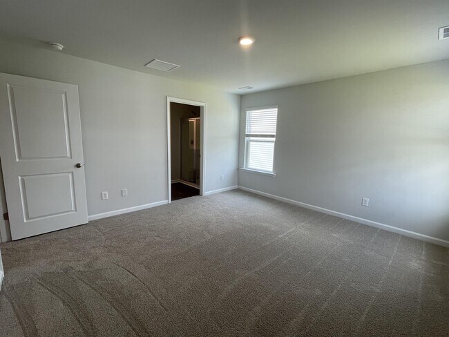 Building Photo - 240 Blue Haw Dr
