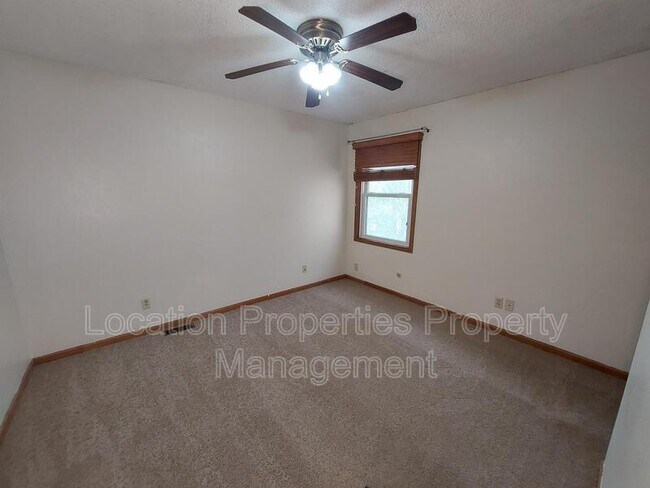 Building Photo - 1903 W 3rd St