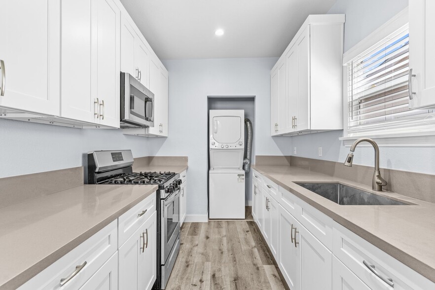 Building Photo - 1711 E Appleton St