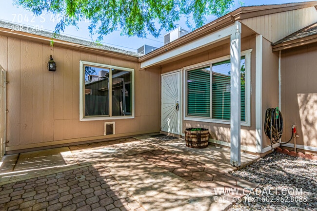 Building Photo - 7042 S 44th Pl