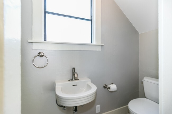 Building Photo - 1830 San Antonio Ave