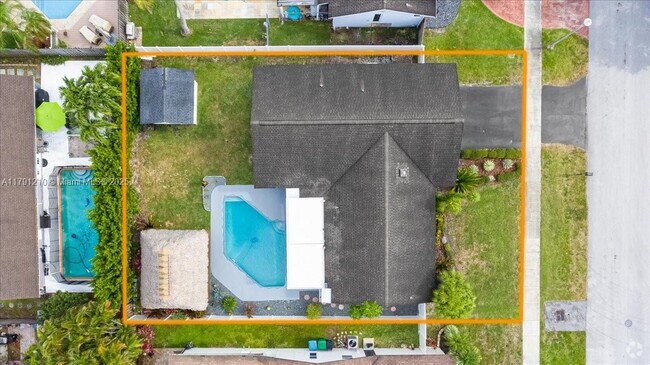 Building Photo - 5804 SW 116th Ave