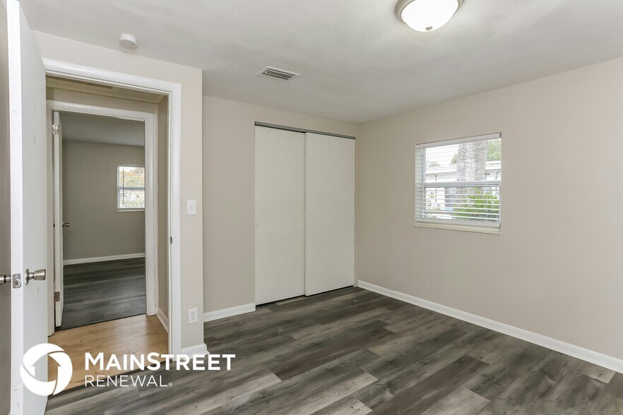 Building Photo - 303 Renne Dr N