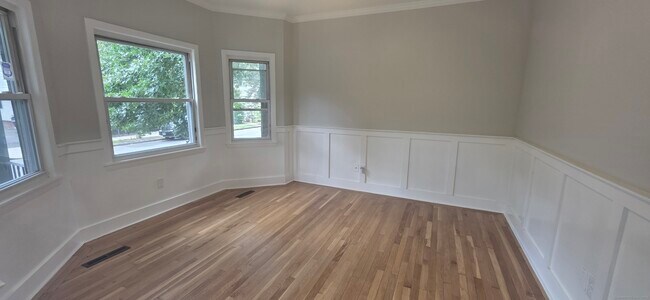 Primary Photo - 235 Starr St