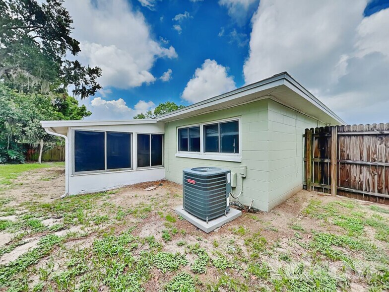 Building Photo - 604 Barkfield Loop