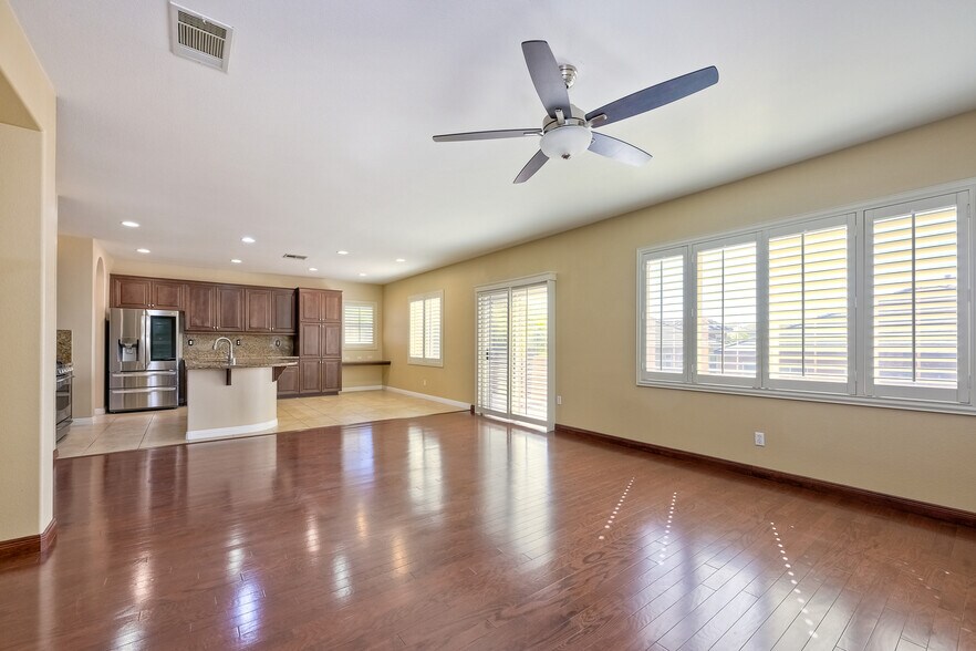 Building Photo - 44401 Penbrook Ln