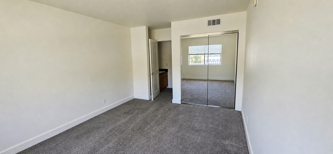 Building Photo - 10982 Roebling Ave