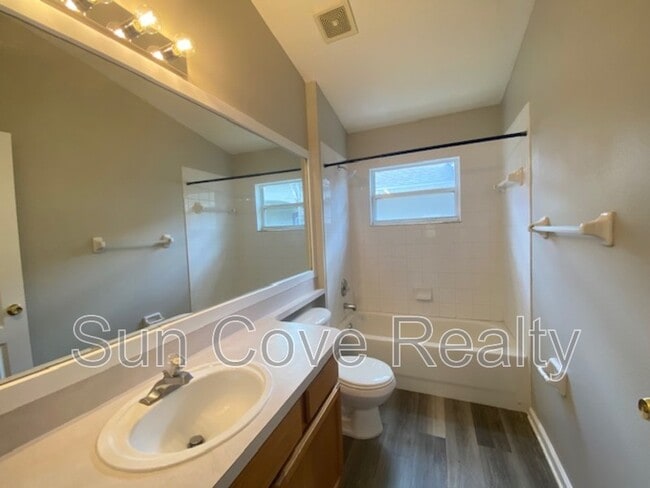 Building Photo - 5107 Gato Del Sol Cir