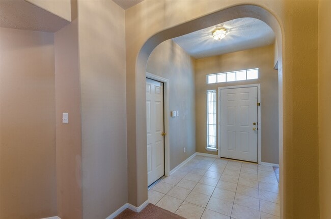 Building Photo - 18 Orchard Dale Cir