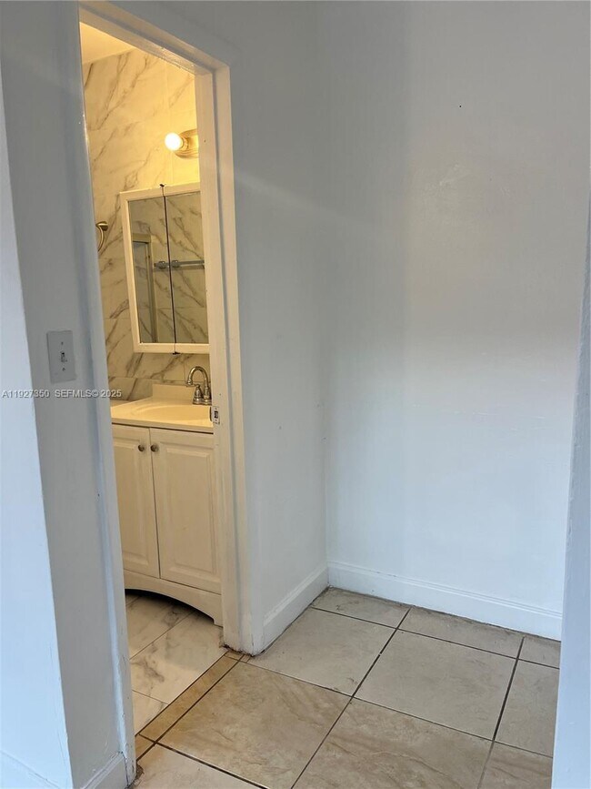 Building Photo - 150 NE 173rd St