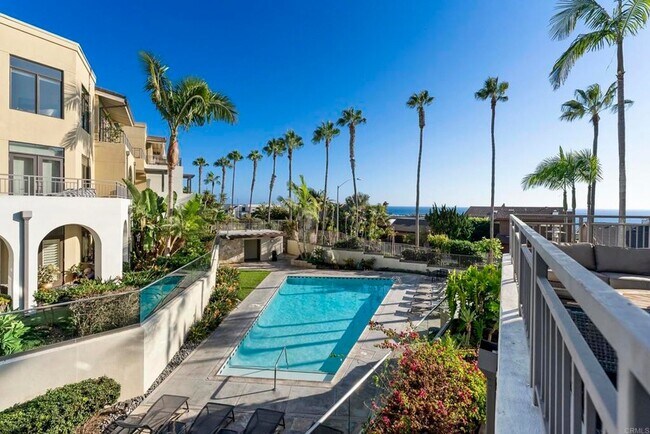 Building Photo - 5460 La Jolla Blvd