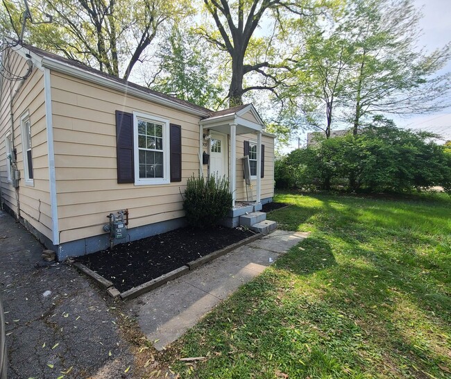 Primary Photo - Two Bedroom Home in Beechmont