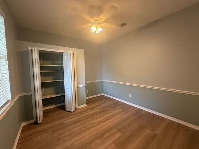 Building Photo - Land O'Lakes POOL home with Lakeviews!