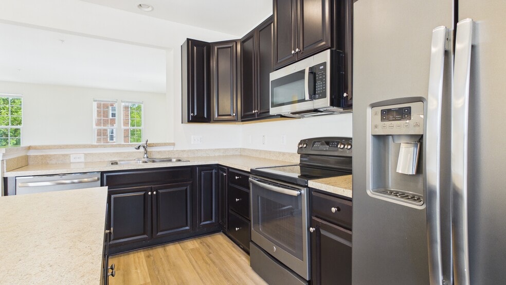 Building Photo - 5423 Saint Rita Dr