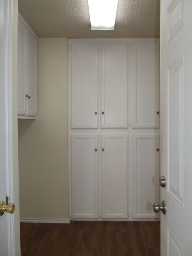 Building Photo - 2/2/2 Townhouse in Southwest Lubbock