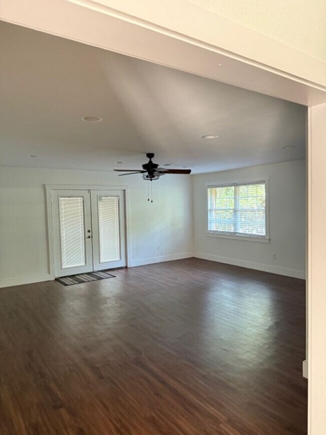 Building Photo - Beautiful single-family home on Ox Bottom available now