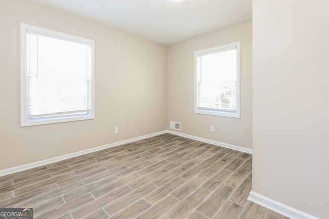 Building Photo - 219 Deerfield Dr