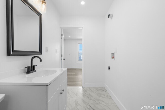 Building Photo - 93 Spring St