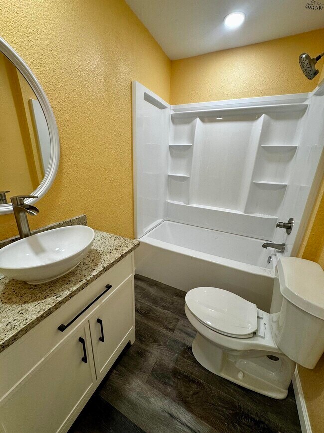 Building Photo - 603 E Alameda St