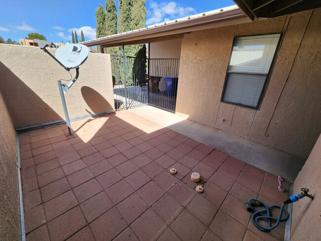 Building Photo - 3224 Hillrise Dr