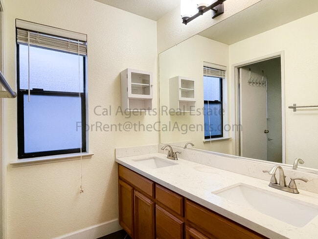 Building Photo - 2819 Burgner Ave