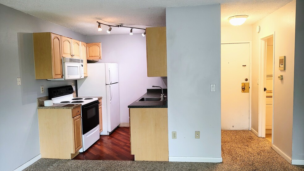Building Photo - 3150 Iris Ave