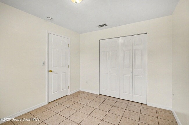 Building Photo - 255 W Towne Pl