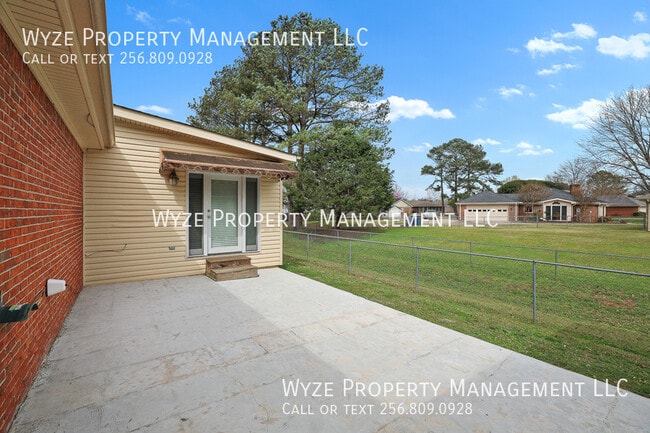 Building Photo - 2202 Manchester Cir SW
