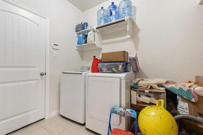 Building Photo - 3728 Mineral Dr