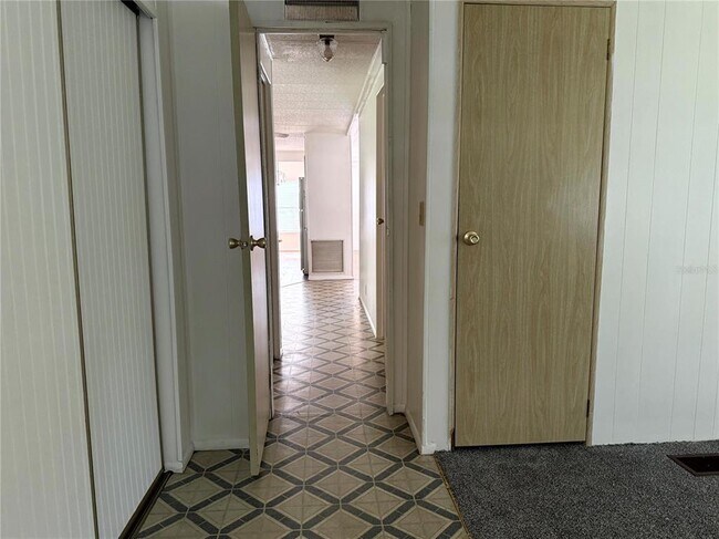 Building Photo - 3221 SE 39th Ave