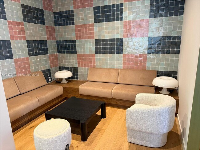 Building Photo - 11 NE 6th St