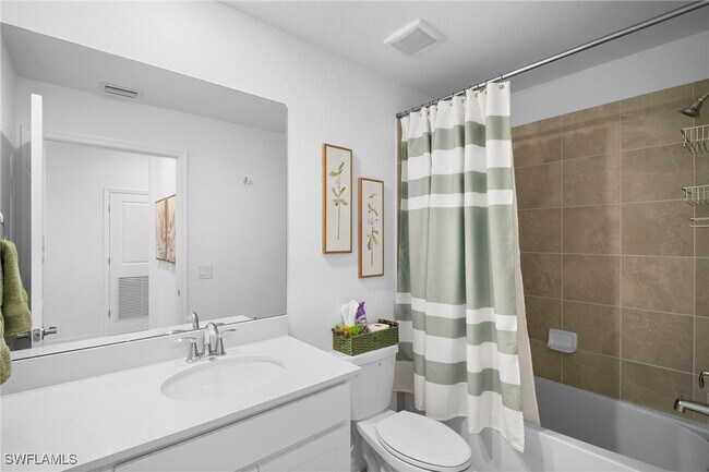 Building Photo - 15345 Grn Acrs Ave