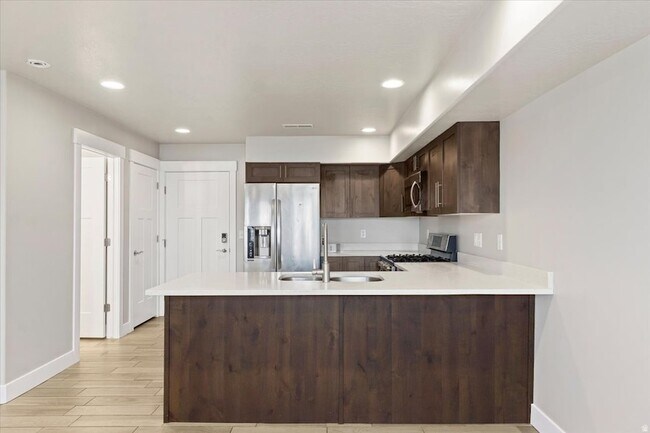 Building Photo - 1259 N 450 E St