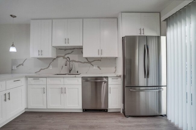 Building Photo - 441 W Queen St