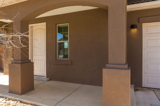 Building Photo - Newer Home In Santa Fe