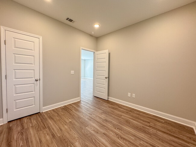 Building Photo - 5007 Cypress Lake Rd